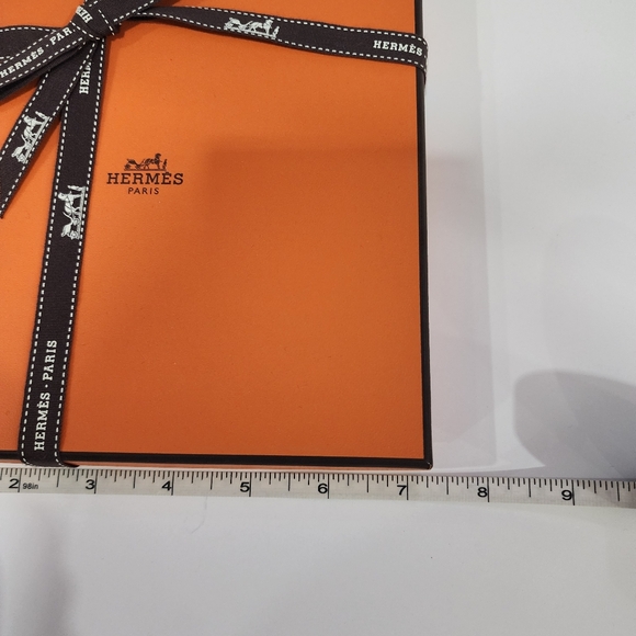 GIFTABLE Hermès Tyger Tyger Silk Scarf 70 - Picture 9 of 11